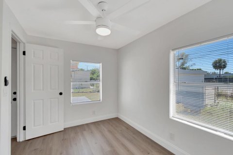 Casa en venta en West Palm Beach, Florida, 3 dormitorios, 94.3 m2 № 2434127 - foto 17
