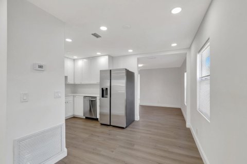 Casa en venta en West Palm Beach, Florida, 3 dormitorios, 94.3 m2 № 2434127 - foto 4