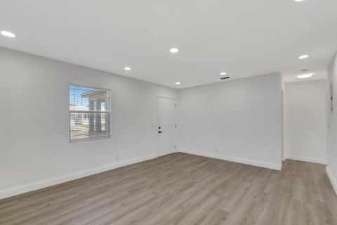 Casa en venta en West Palm Beach, Florida, 3 dormitorios, 94.3 m2 № 2434127 - foto 8