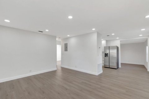 Casa en venta en West Palm Beach, Florida, 3 dormitorios, 94.3 m2 № 2434127 - foto 3