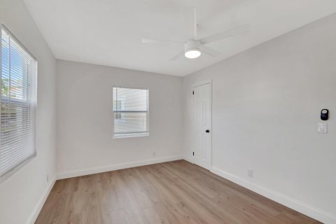 Casa en venta en West Palm Beach, Florida, 3 dormitorios, 94.3 m2 № 2434127 - foto 11