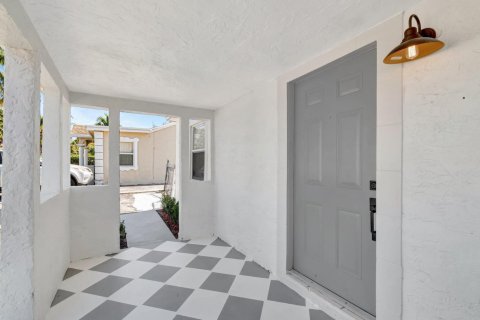 Casa en venta en West Palm Beach, Florida, 3 dormitorios, 94.3 m2 № 2434127 - foto 2