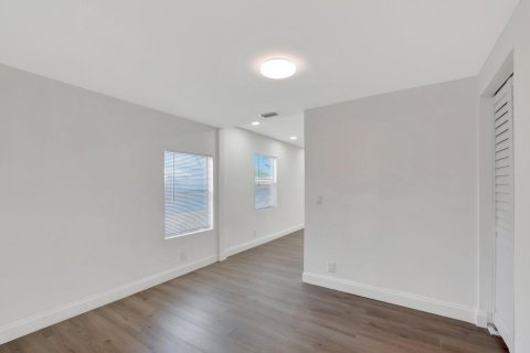Casa en venta en West Palm Beach, Florida, 3 dormitorios, 94.3 m2 № 2434127 - foto 10