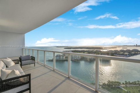 Condo in Miami Beach, Florida, 2 bedrooms  № 1460699 - photo 18