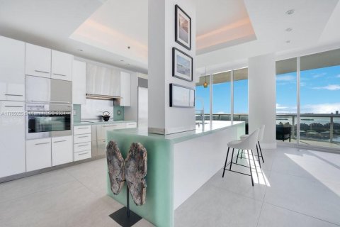 Condo in Miami Beach, Florida, 2 bedrooms  № 1460699 - photo 26