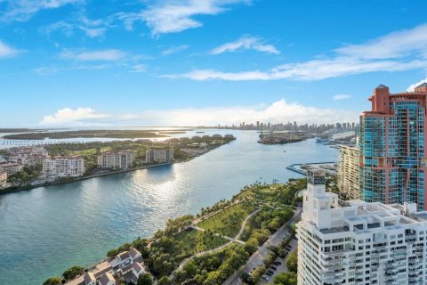 Condo in Miami Beach, Florida, 2 bedrooms  № 1460699 - photo 16