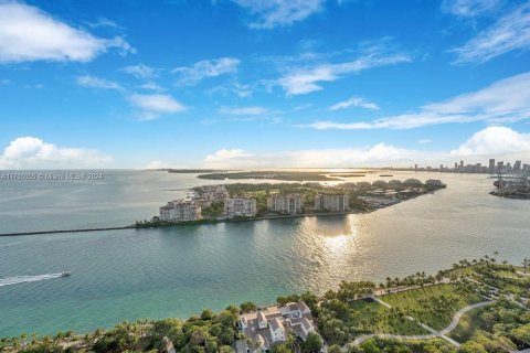 Condo in Miami Beach, Florida, 2 bedrooms  № 1460699 - photo 15