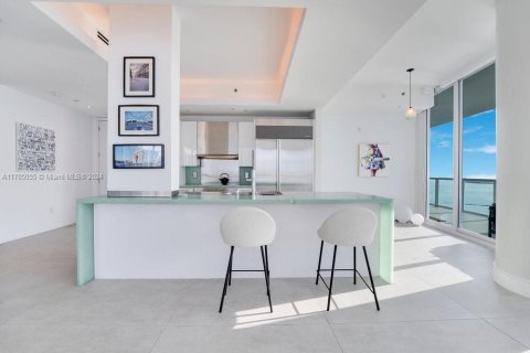 Condo in Miami Beach, Florida, 2 bedrooms  № 1460699 - photo 27