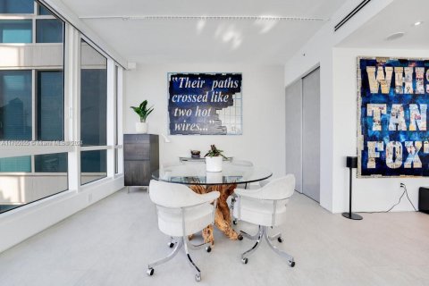 Condo in Miami Beach, Florida, 2 bedrooms  № 1460699 - photo 11