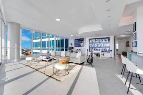 Condo in Miami Beach, Florida, 2 bedrooms  № 1460699 - photo 6