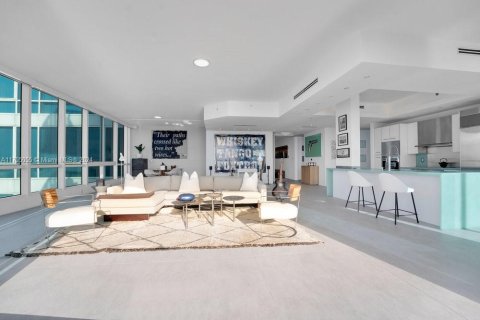 Condo in Miami Beach, Florida, 2 bedrooms  № 1460699 - photo 14