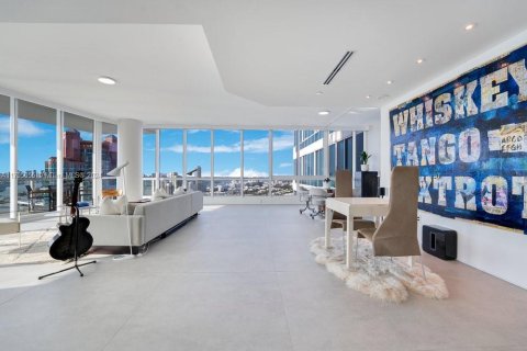 Condo in Miami Beach, Florida, 2 bedrooms  № 1460699 - photo 13