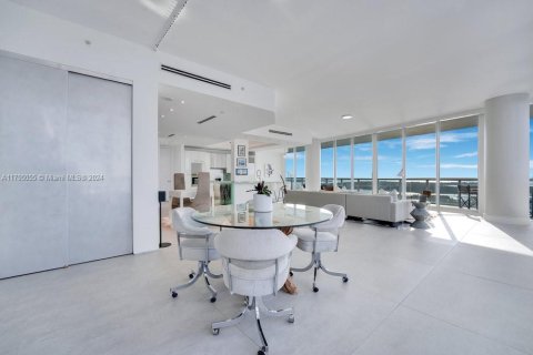 Condo in Miami Beach, Florida, 2 bedrooms  № 1460699 - photo 10