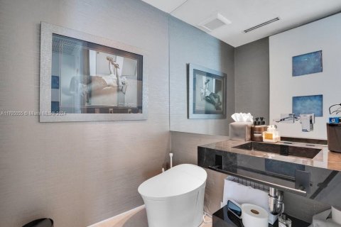 Condo in Miami Beach, Florida, 2 bedrooms  № 1460699 - photo 24