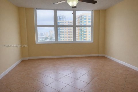 Condominio en alquiler en Hollywood, Florida, 2 dormitorios, 164.25 m2 № 1993830 - foto 5