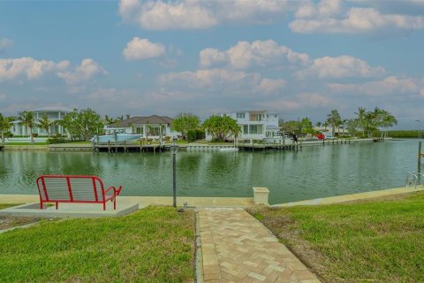 House in Longboat Key, Florida 3 bedrooms, 210.14 sq.m. № 1518186 - photo 23