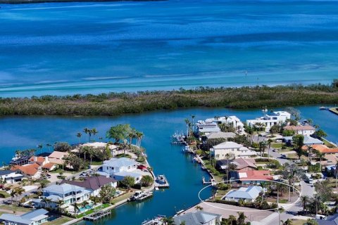 House in Longboat Key, Florida 3 bedrooms, 210.14 sq.m. № 1518186 - photo 12