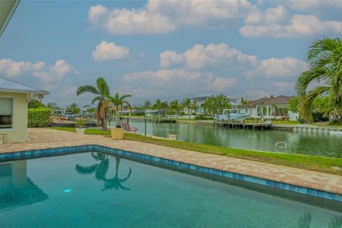 House in Longboat Key, Florida 3 bedrooms, 210.14 sq.m. № 1518186 - photo 22