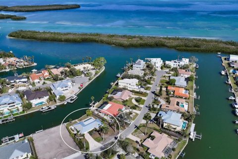 House in Longboat Key, Florida 3 bedrooms, 210.14 sq.m. № 1518186 - photo 1