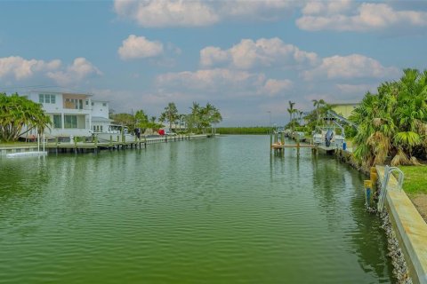 House in Longboat Key, Florida 3 bedrooms, 210.14 sq.m. № 1518186 - photo 25