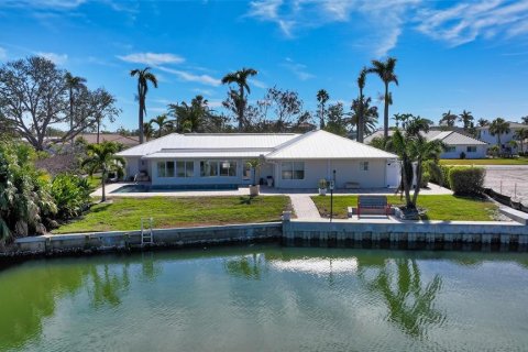 House in Longboat Key, Florida 3 bedrooms, 210.14 sq.m. № 1518186 - photo 16