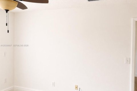 Apartment in Hialeah Gardens, Florida 3 bedrooms, 102.19 sq.m. № 2086398 - photo 16