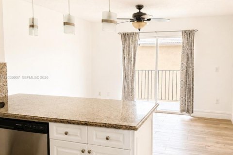 Apartment in Hialeah Gardens, Florida 3 bedrooms, 102.19 sq.m. № 2086398 - photo 8