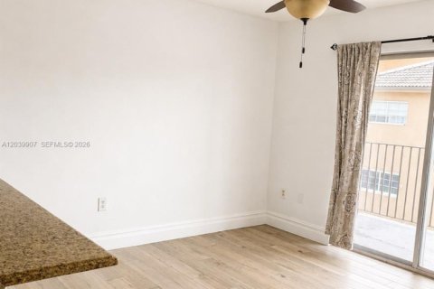 Apartment in Hialeah Gardens, Florida 3 bedrooms, 102.19 sq.m. № 2086398 - photo 17