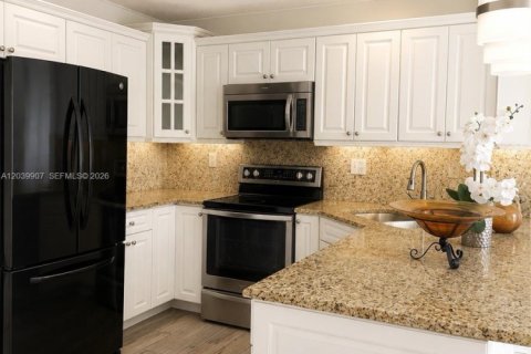 Apartment in Hialeah Gardens, Florida 3 bedrooms, 102.19 sq.m. № 2086398 - photo 2