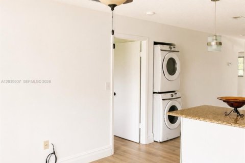 Apartment in Hialeah Gardens, Florida 3 bedrooms, 102.19 sq.m. № 2086398 - photo 15