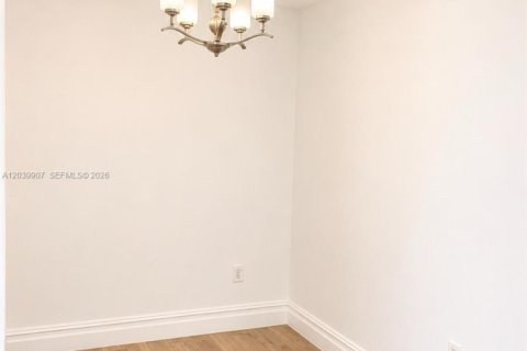 Apartment in Hialeah Gardens, Florida 3 bedrooms, 102.19 sq.m. № 2086398 - photo 14