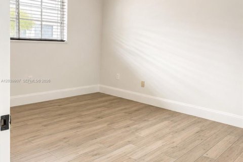 Apartment in Hialeah Gardens, Florida 3 bedrooms, 102.19 sq.m. № 2086398 - photo 18