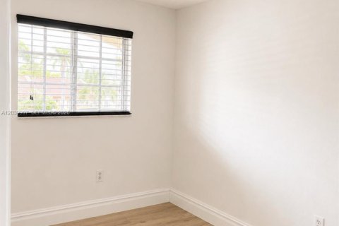 Apartment in Hialeah Gardens, Florida 3 bedrooms, 102.19 sq.m. № 2086398 - photo 13
