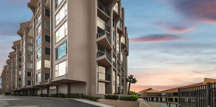 Condo in Dunedin, Florida, 3 bedrooms  № 1647679