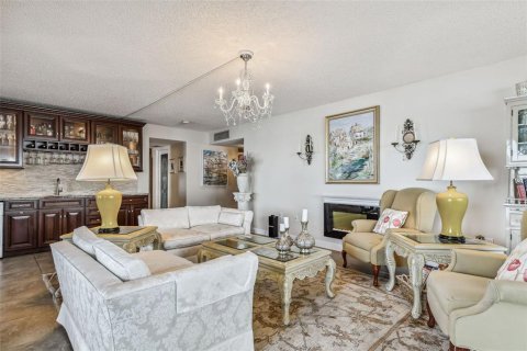 Condo in Dunedin, Florida, 3 bedrooms  № 1647679 - photo 19