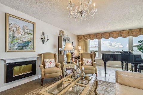 Condo in Dunedin, Florida, 3 bedrooms  № 1647679 - photo 12