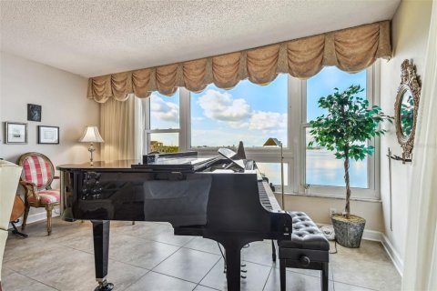 Condo in Dunedin, Florida, 3 bedrooms  № 1647679 - photo 11