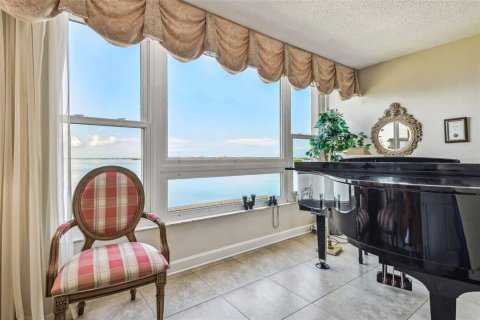 Condo in Dunedin, Florida, 3 bedrooms  № 1647679 - photo 21