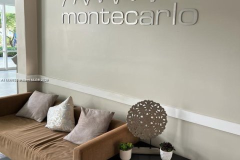Condo in Miami, Florida, 1 bedroom  № 1981373 - photo 16