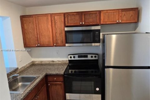 Condo in Miami, Florida, 1 bedroom  № 1981373 - photo 4