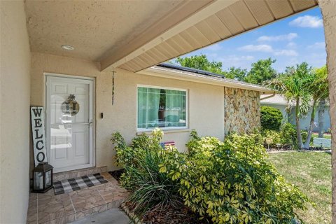 Casa en venta en Palm Harbor, Florida, 4 dormitorios, 158.49 m2 № 2112753 - foto 3