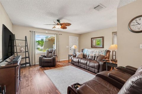 Casa en venta en Palm Harbor, Florida, 4 dormitorios, 158.49 m2 № 2112753 - foto 15