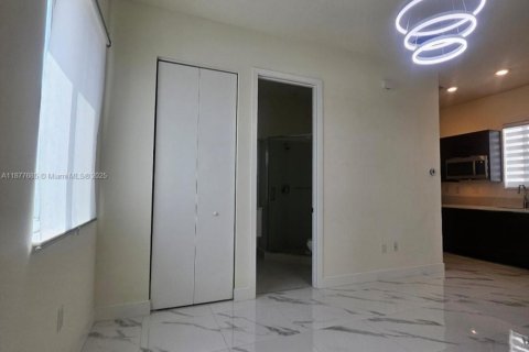 Condominio en alquiler en Doral, Florida, 221.01 m2 № 2012147 - foto 7