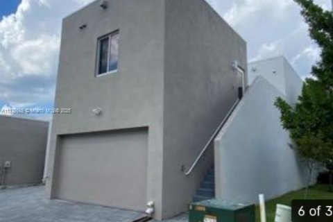 Condominio en alquiler en Doral, Florida, 221.01 m2 № 2012147 - foto 1