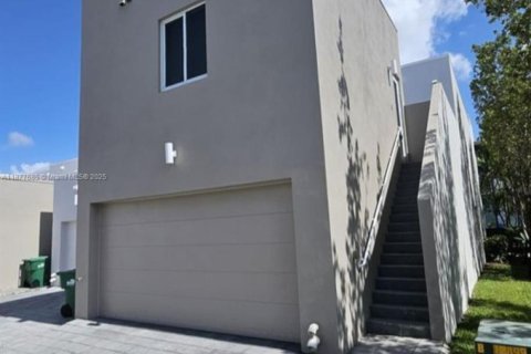 Condominio en alquiler en Doral, Florida, 221.01 m2 № 2012147 - foto 4