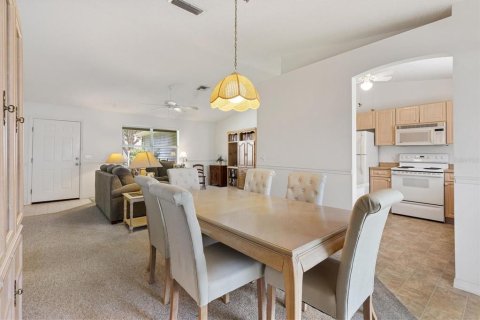 House in The Villages, Florida 2 bedrooms, 118.36 sq.m. № 2149543 - photo 8
