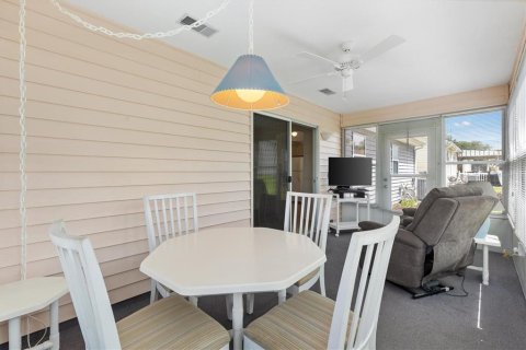 House in The Villages, Florida 2 bedrooms, 118.36 sq.m. № 2149543 - photo 24