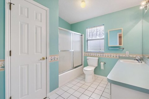 House in The Villages, Florida 2 bedrooms, 118.36 sq.m. № 2149543 - photo 18
