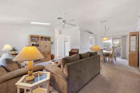 House in The Villages, Florida 2 bedrooms, 118.36 sq.m. № 2149543 - photo 4