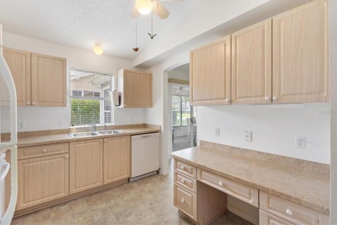 House in The Villages, Florida 2 bedrooms, 118.36 sq.m. № 2149543 - photo 11